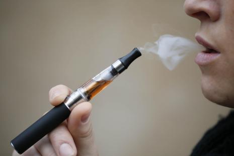 L’innocuité de la e-cigarette fait encore débat chez les tabacologues