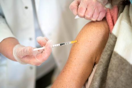 Compte tenu de sa rémunération, la vaccination en pharmacie peine à se justifier au regard du temps passé